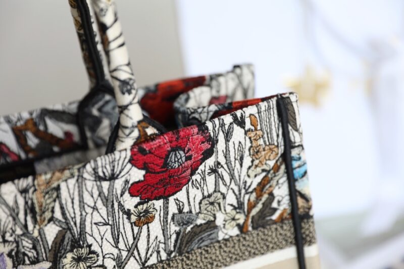 Diro Small Book Tote-36.5CM - Image 7