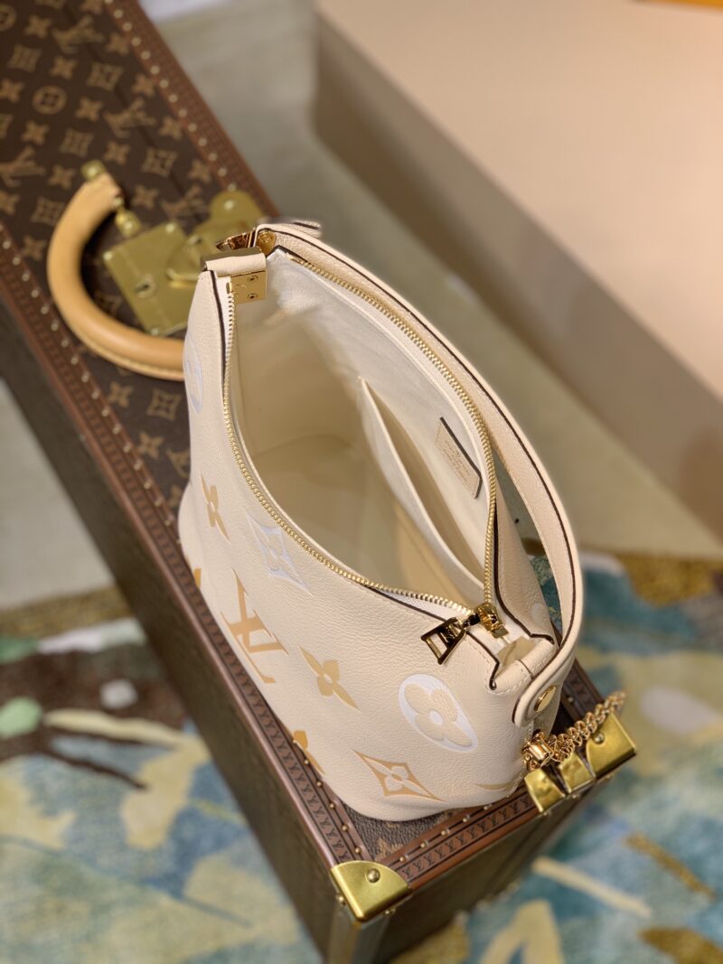 Louis Vuitton Marshmallow Hobo-24*22*13CM - Image 3