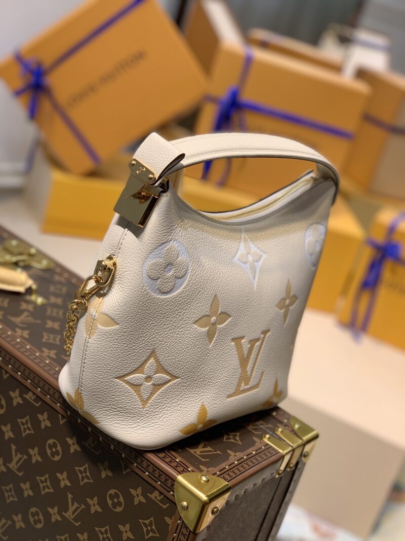 Louis Vuitton Marshmallow Hobo-24*22*13CM - Image 8