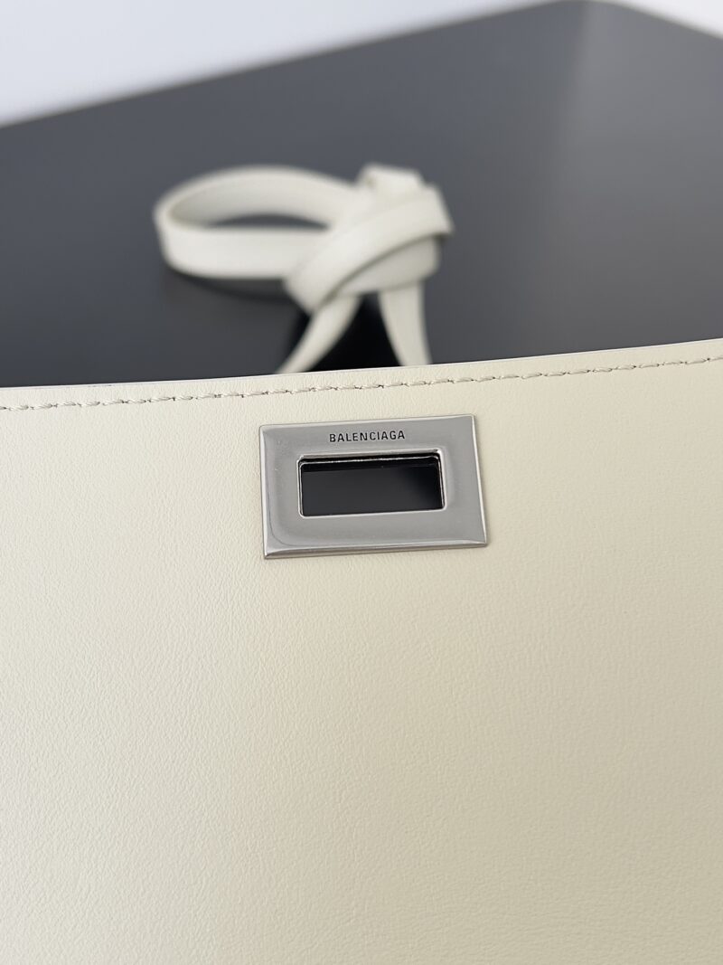 Balenciag Women's Bel Air Small Clutch On Strap in Black-27*5*14CM - Image 4