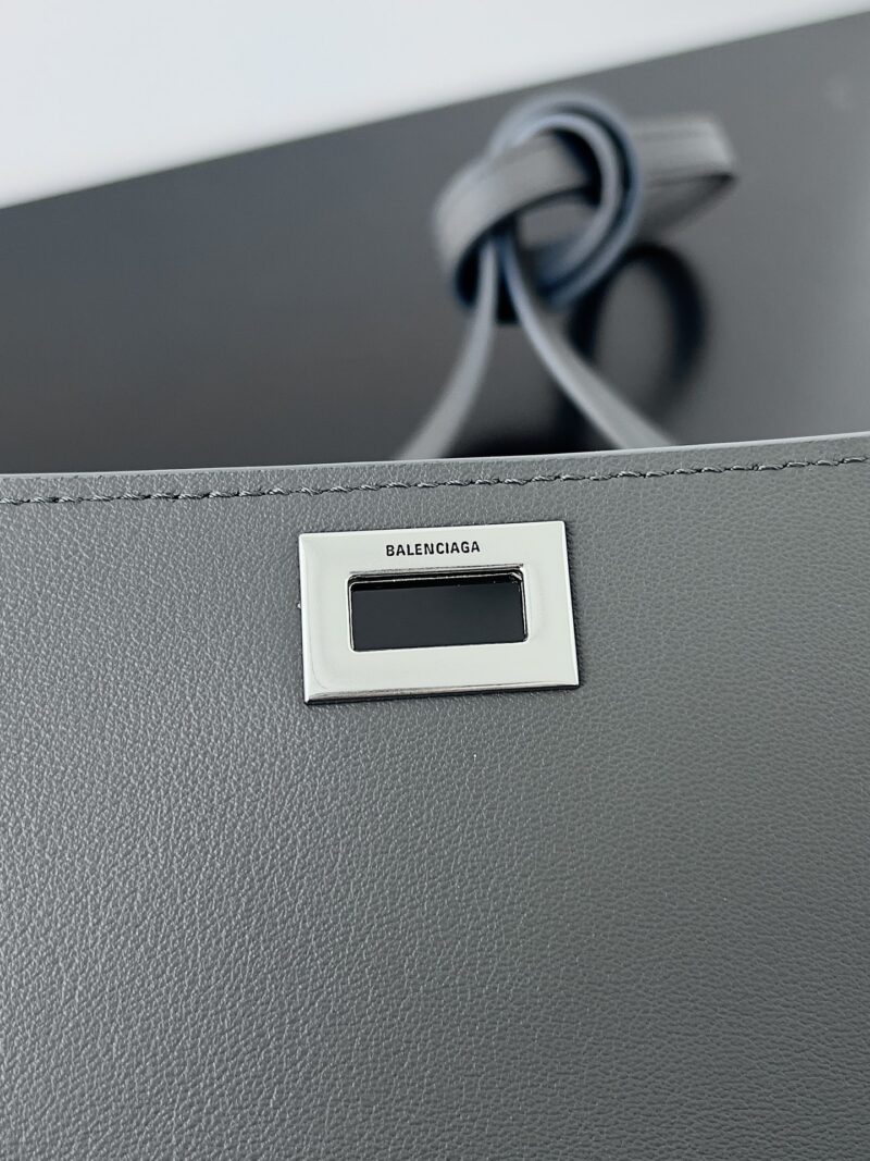 Balenciag Women's Bel Air Small Clutch On Strap in Black-27*5*14CM - Image 4