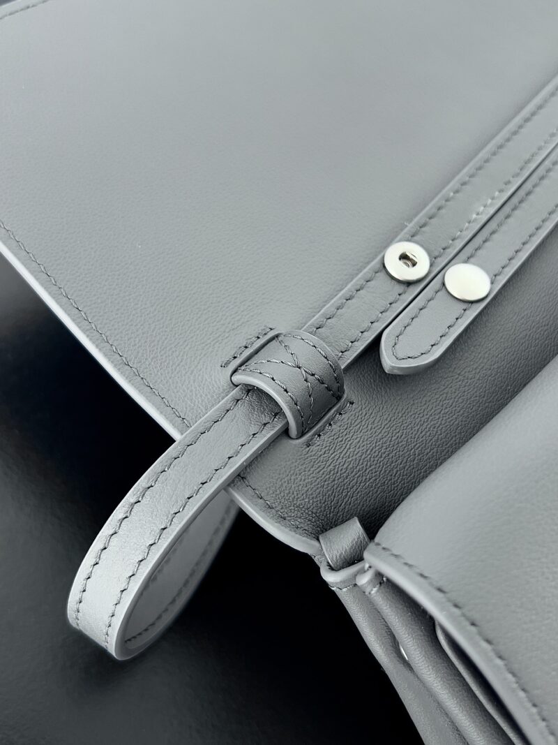 Balenciag Women's Bel Air Small Clutch On Strap in Black-27*5*14CM - Image 7