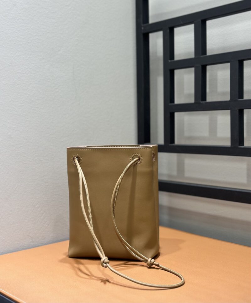 Lowee Pebble Bag-17*7*21.5CM - Image 4