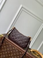 Louis Vuitton Easy Pouch On Strap-19x11.5x3CM - Image 2