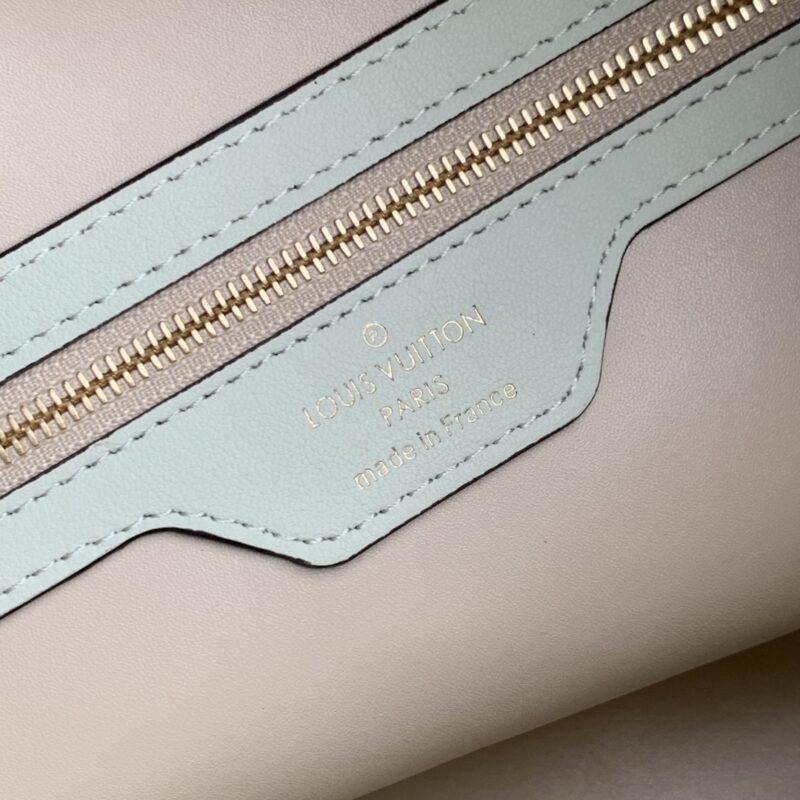 Louis Vuitton M13668 Top Handbags-40*20*25CM - Image 9