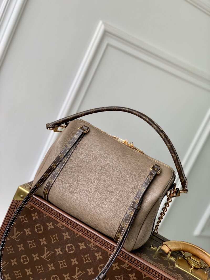 Louis Vuitton M13667 Top Handbags-25*15*18CM - Image 3