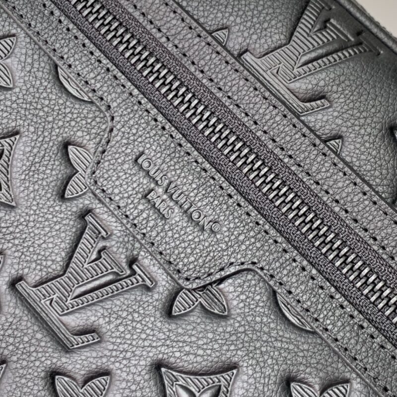 Louis Vuitton Pochette Kasai -24.5 x 15.5 x 6CM - Image 6