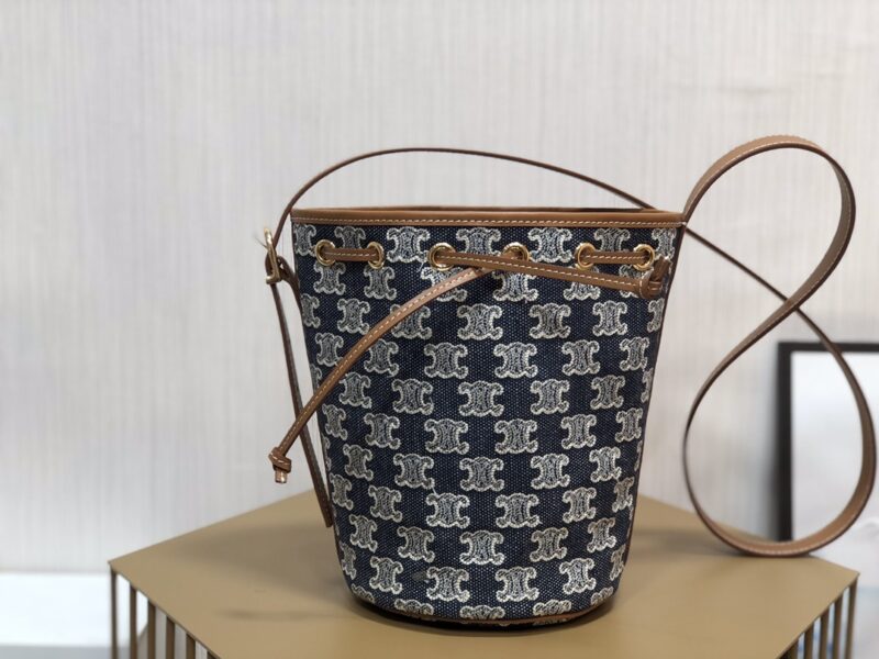 Celin Cabas Triomphe Bucket14X 21 X 14CM - Image 3