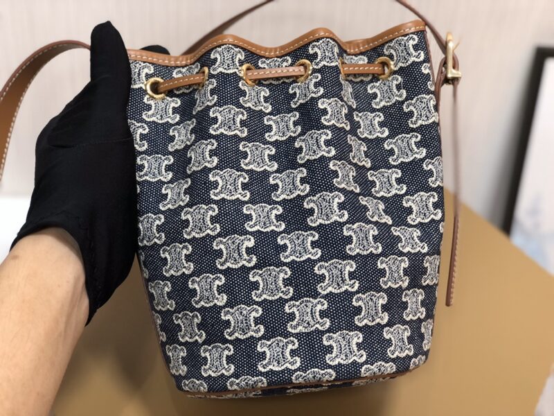 Celin Cabas Triomphe Bucket14X 21 X 14CM - Image 6