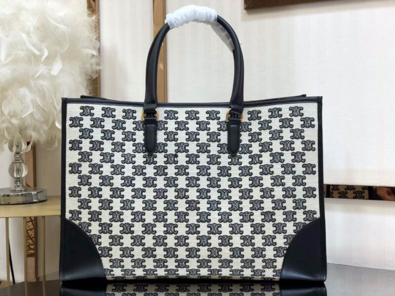Celin Cabas Triomphe Tote-43*31* 15CM - Image 7