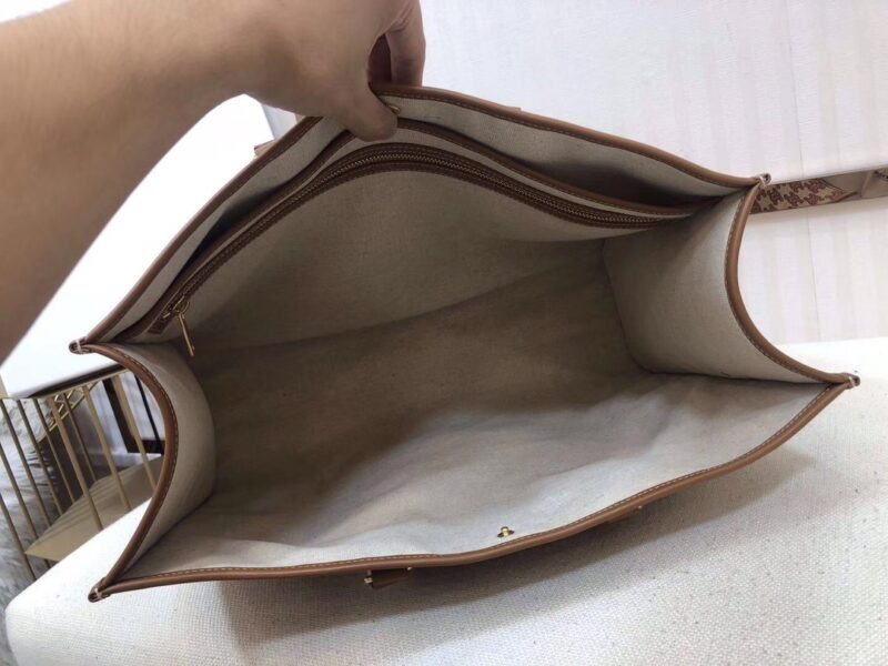 Celin Cabas Triomphe Tote-43*31* 15CM - Image 6