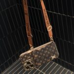 LV Phonecase side cardholder - Image 4